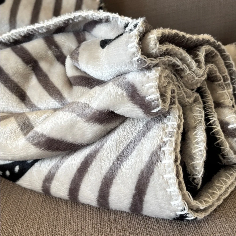 Cedar Creek Reversible Horseshoe print,velvety soft plush throw,Western - Picture 6 of 7